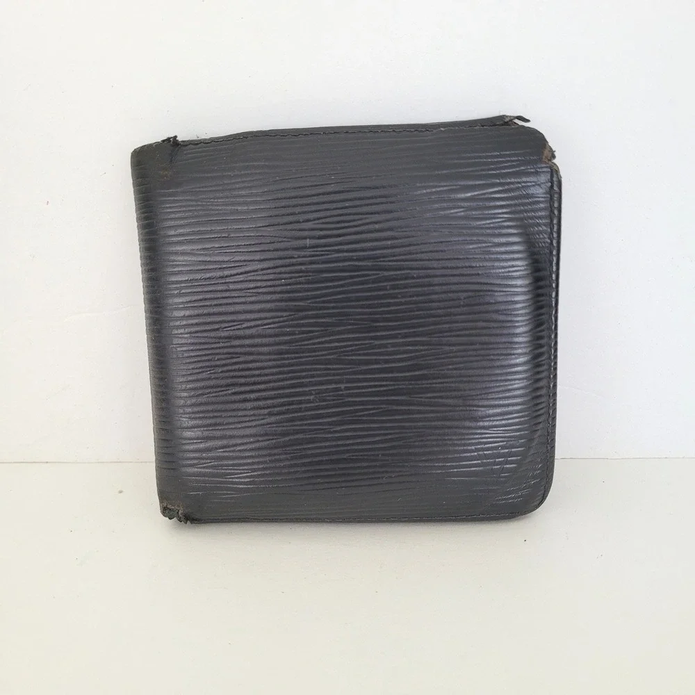 Louis Vuitton Epi Leather Bifold Wallet Noir Black Compact Coin Pocket MI0921